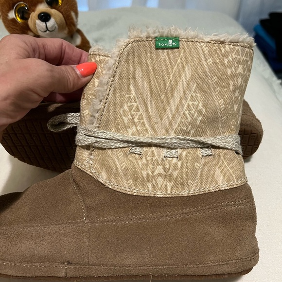 Sanuk booties… - Picture 3 of 4